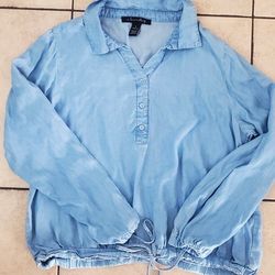 Juniors Top. Size Large 