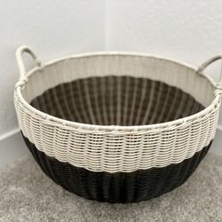 Round Hand-Woven Basket 
