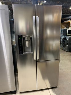 LG SIDE BY SIDE DOOR REFRIGERATOR WITH DOOR IN DOOR