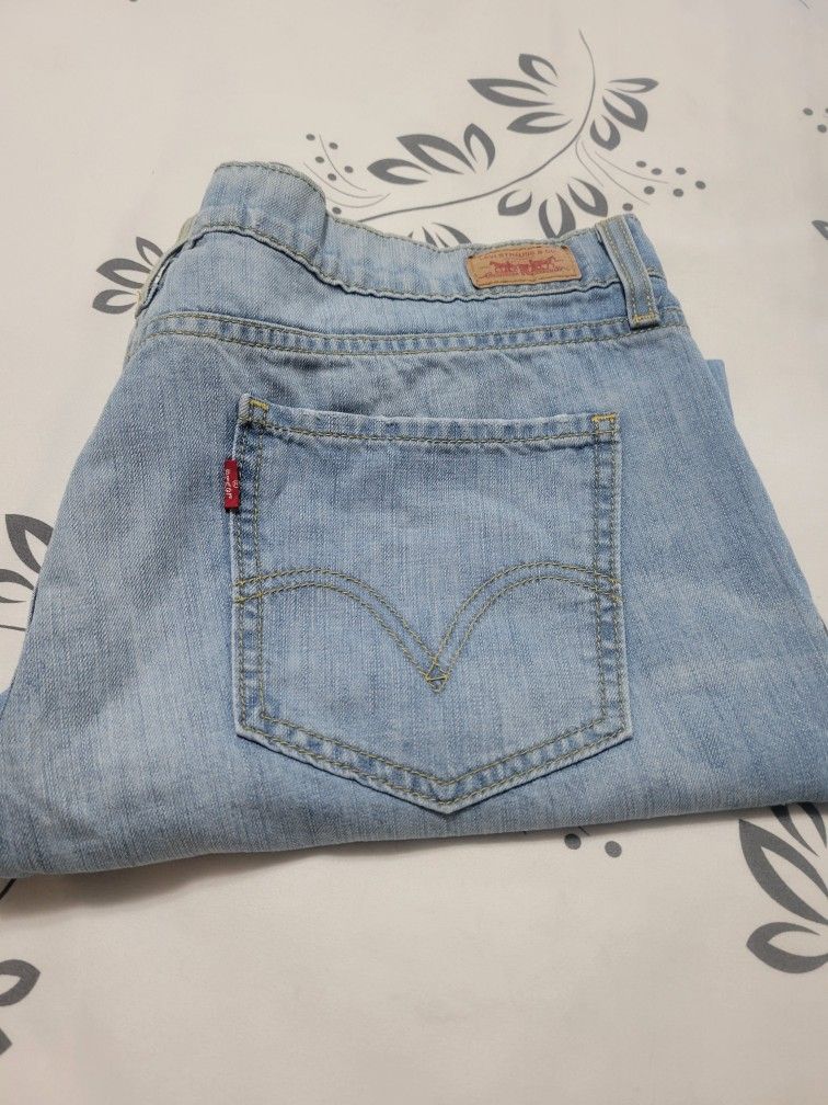 Woman's Levi Jeans