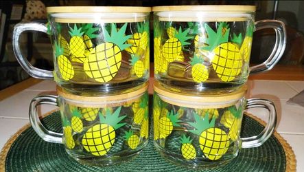 (4) Pineapple Glass Mugs with Lids ( NEW)