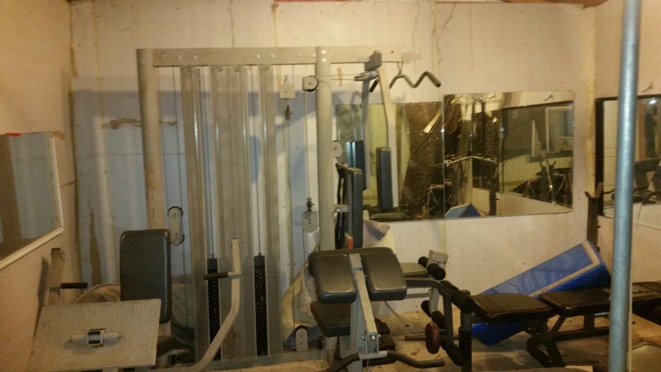 Máquina de hacer ejercicio y 4 llantas