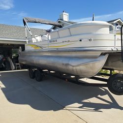 2007 22 ft  party barge 