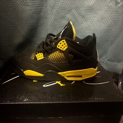 Jordan 4 Thunder (READ DESC)