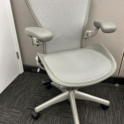 Herman Miller Aeron Chair Size B