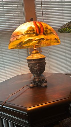 Antique-Style Table Lamp with Hand-Painted Glass Shade