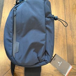 ALPAKA Metro Crossbody Right Shoulder 7.5L -