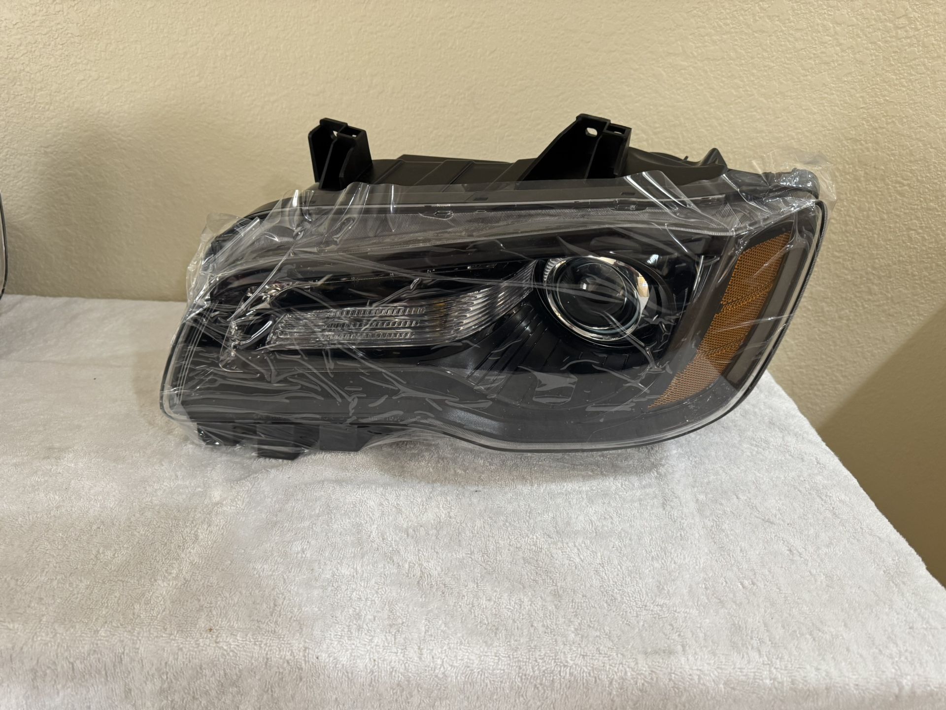 2011-2022 chrysler 300 headlight 