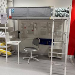 Vendo estructura de cama alta con escritorio, blanca/gris claro, Twin
