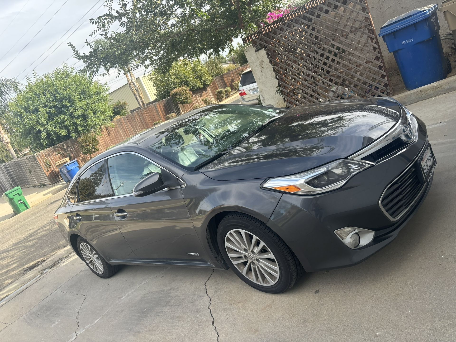 2013 Toyota Avalon Hybrid for Sale in Bakersfield, CA - OfferUp