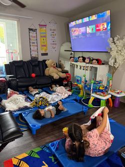 $20 cuidado de niño.  $5 for food comida incluida