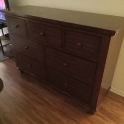 7 Drawer Wooden Dresser W/Mirrorr