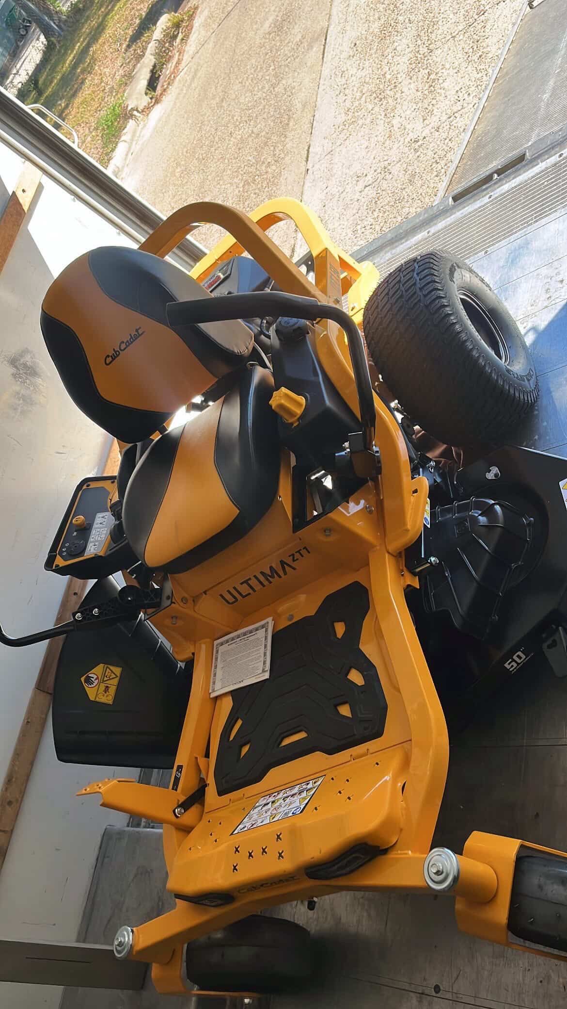 Zero- Turn Cub Cadet 50in Lawn Mower