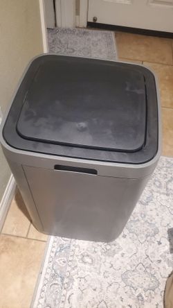 Trash can garbage can