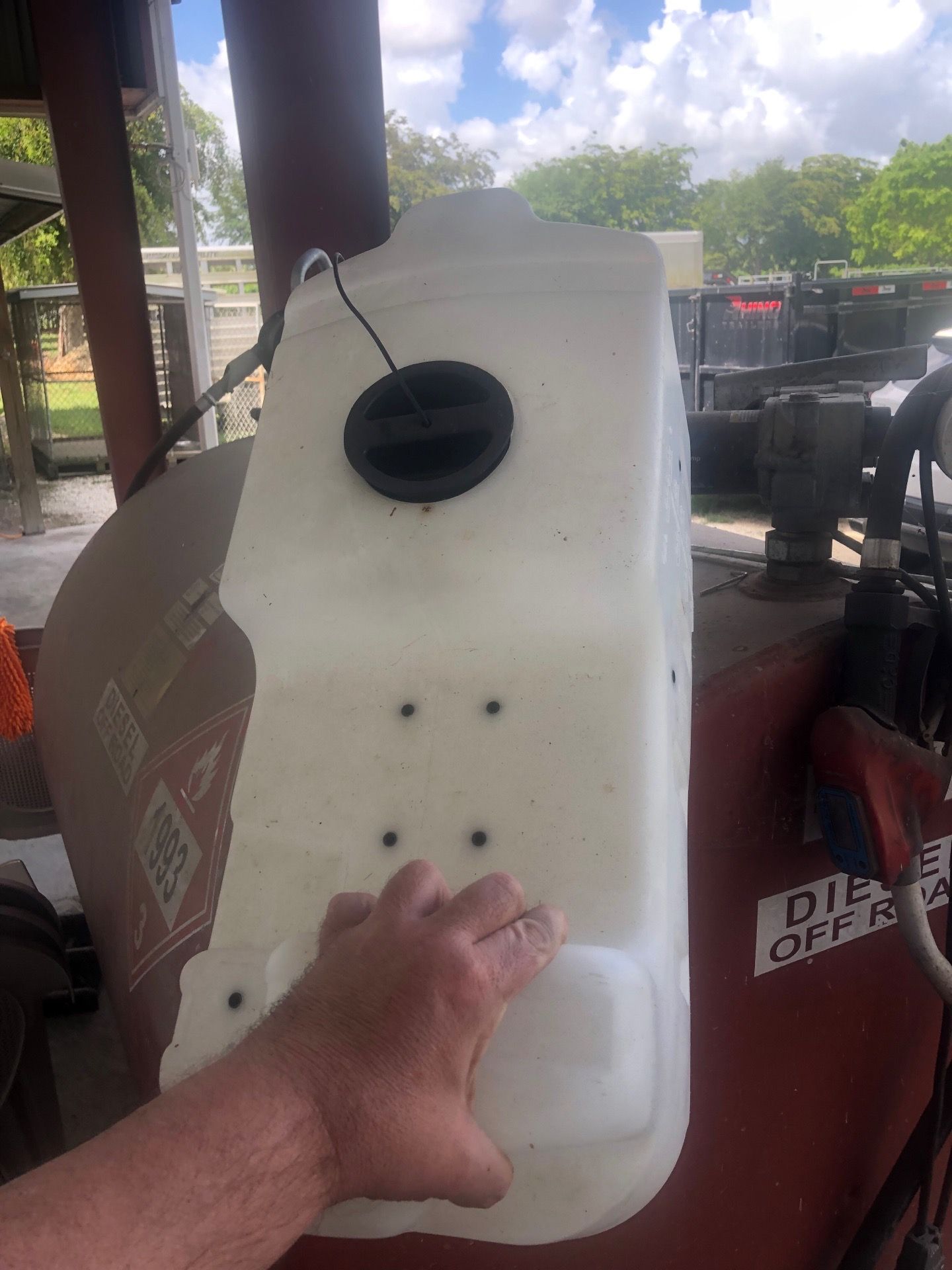 8 gallon water tank sprayer