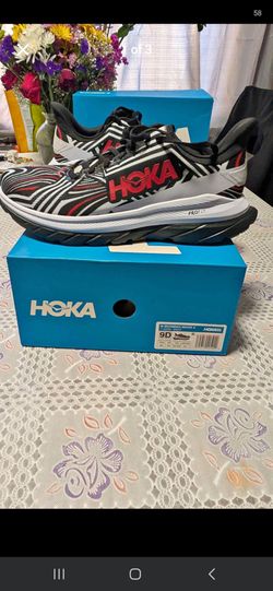NEW* hoka shoes-size 9D
