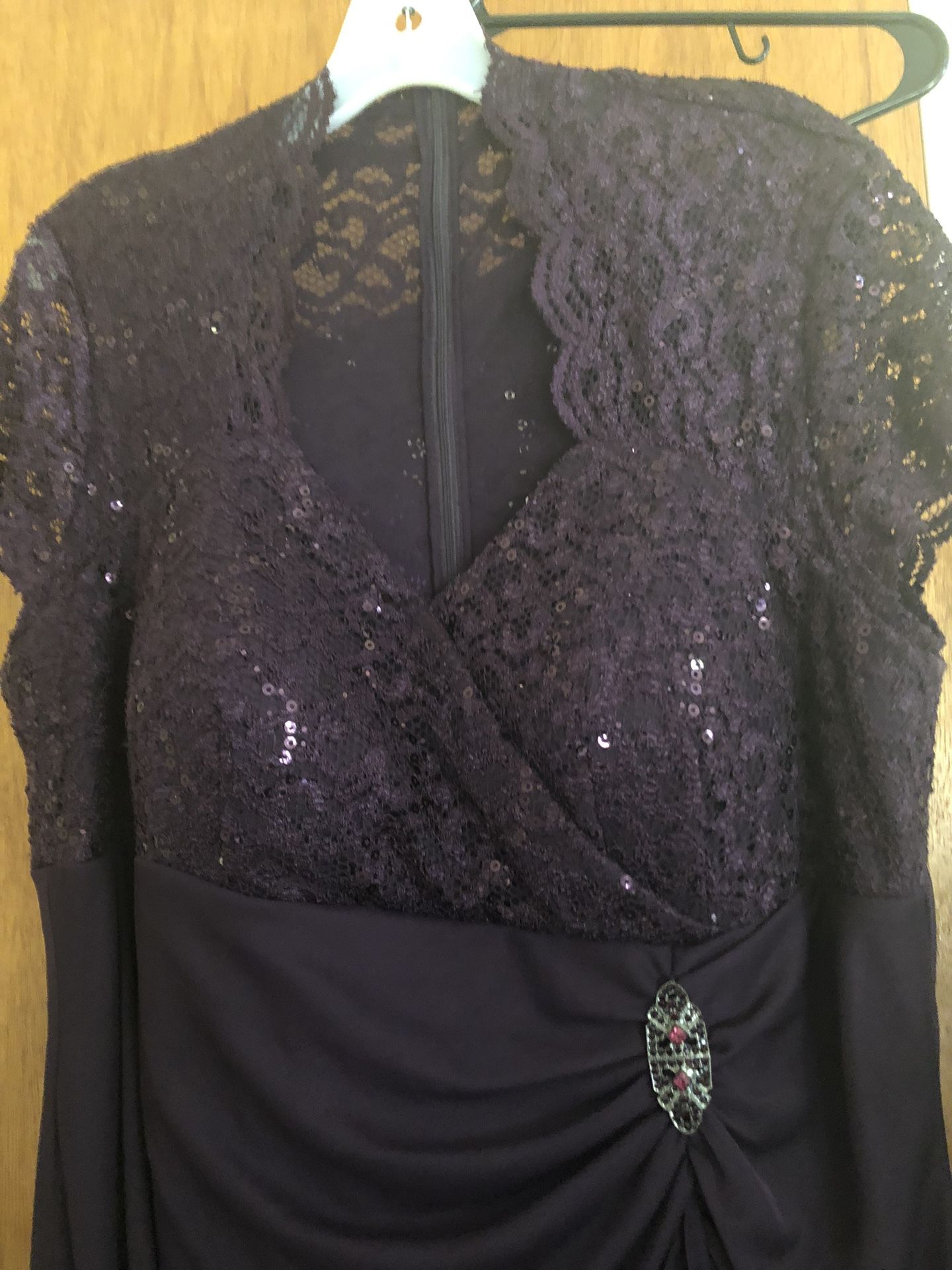 Betsy Adam Gown Size 22. Beautiful Condition. Like New