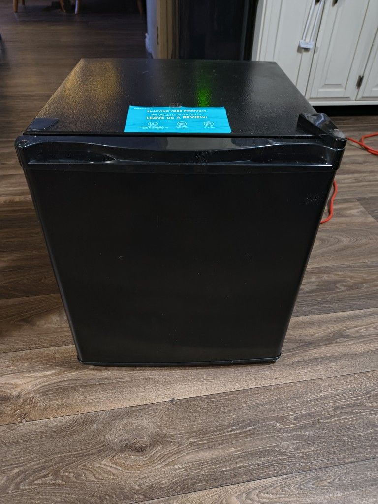 Hisense Mini Fridge