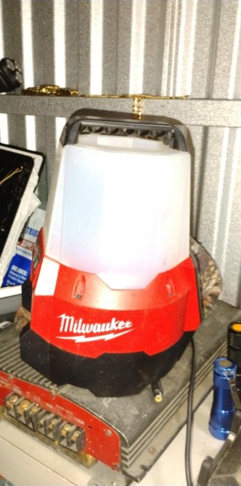 Milwaukee Cordless Light