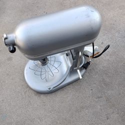 KitchenAid Stand Mixer Works Good Good Shape No Bowl With Attachment 75th Avenue Indian School No Offers No Trade Serious Buyers Only Please