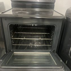 Frigidaire Electric Stove( Delivery Available)