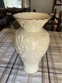 Lenox Georgian Collection tall vase