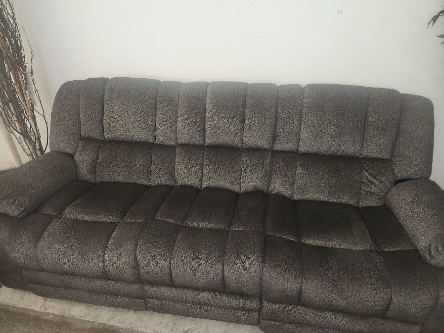 TRANSITIONAL GRAY RECLINING SOFA