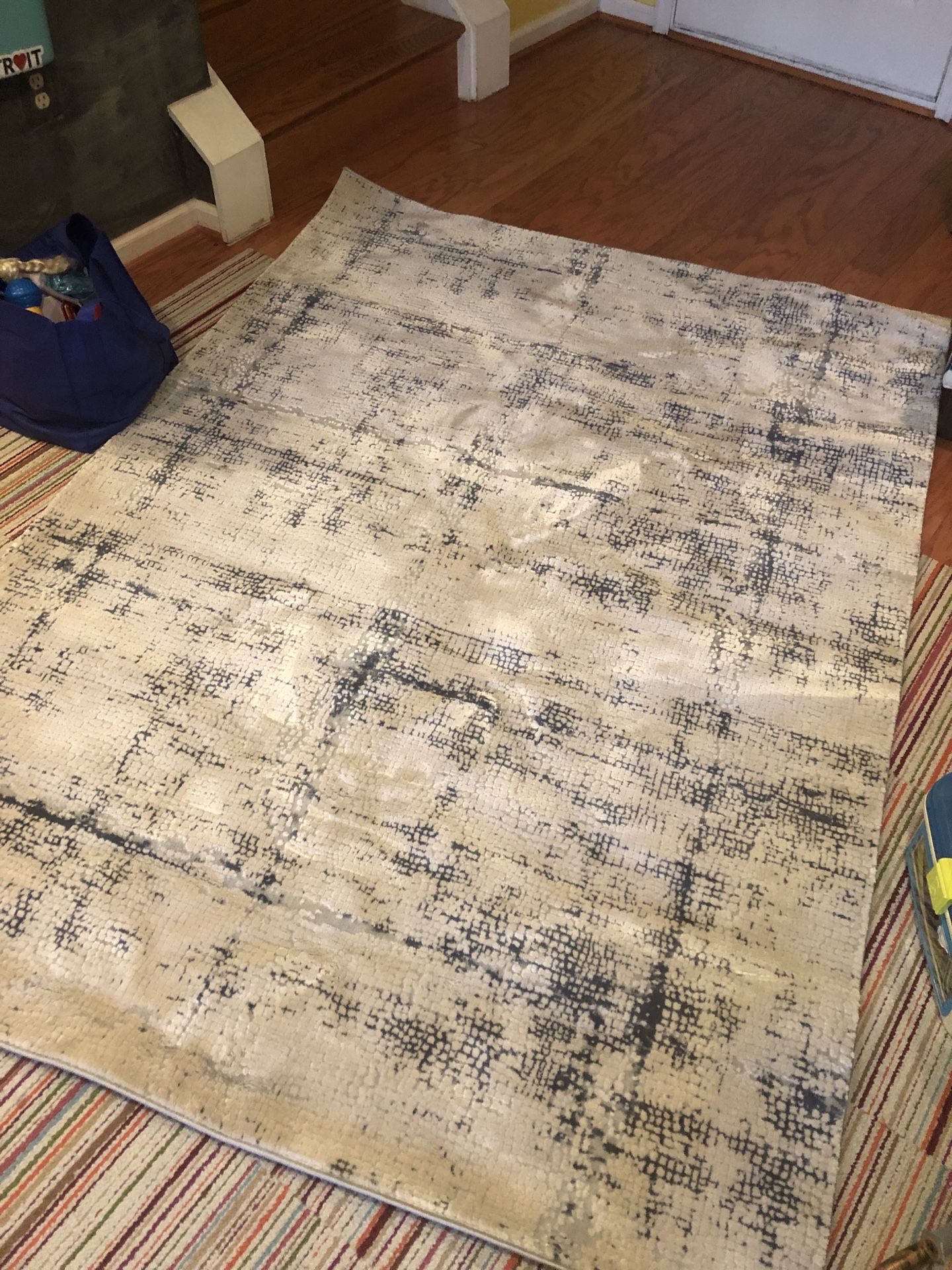 5x8 rug -blue and off white