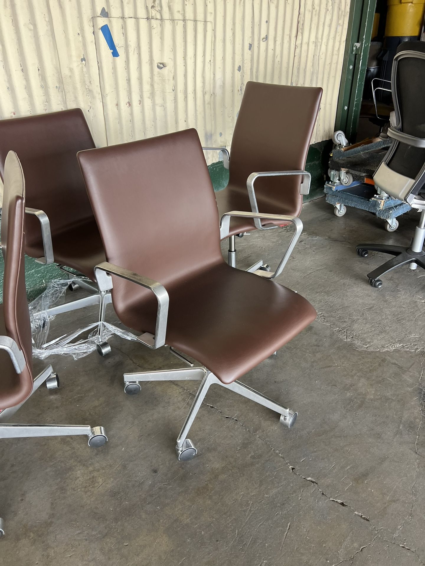 (8) VINTAGE LEATHER CHAIRS -can Deliver-