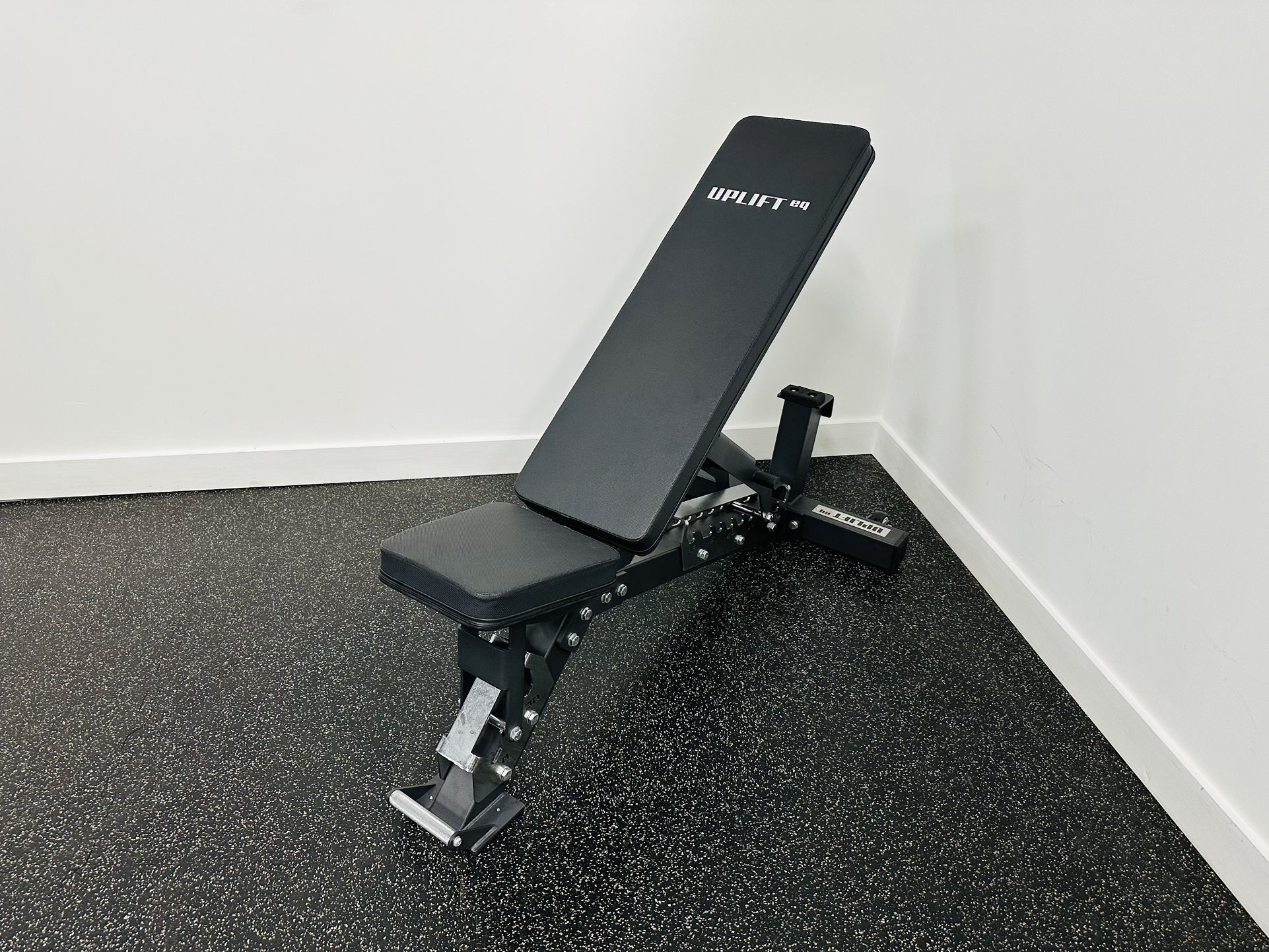 Commercial Weight Bench - Free Weight Bench - Adjustable - Workout