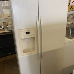 Ge Side By Side Refrigerator Compact 33” . Warehouse pricing.   Warranty  . Delivery Available . 2522 Market st. 33901