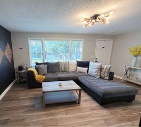 Sectional Sofa (Like New)