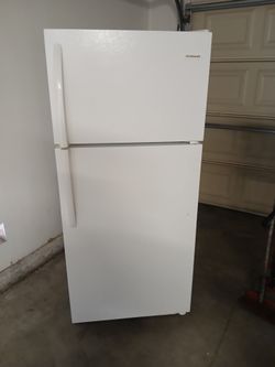 Frigidaire Top-Freezer Refrigerator White