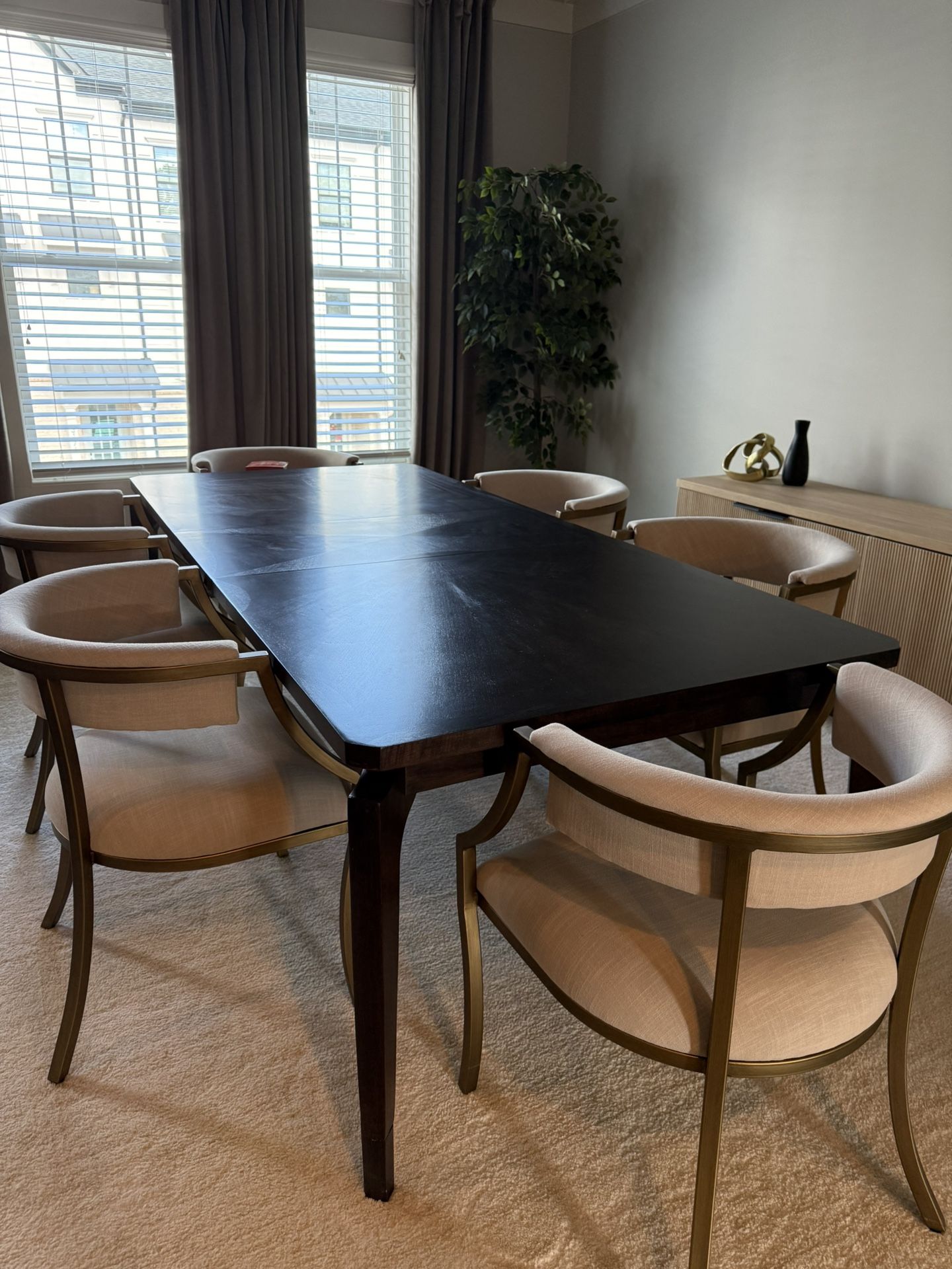 Dining Room Table & Chairs
