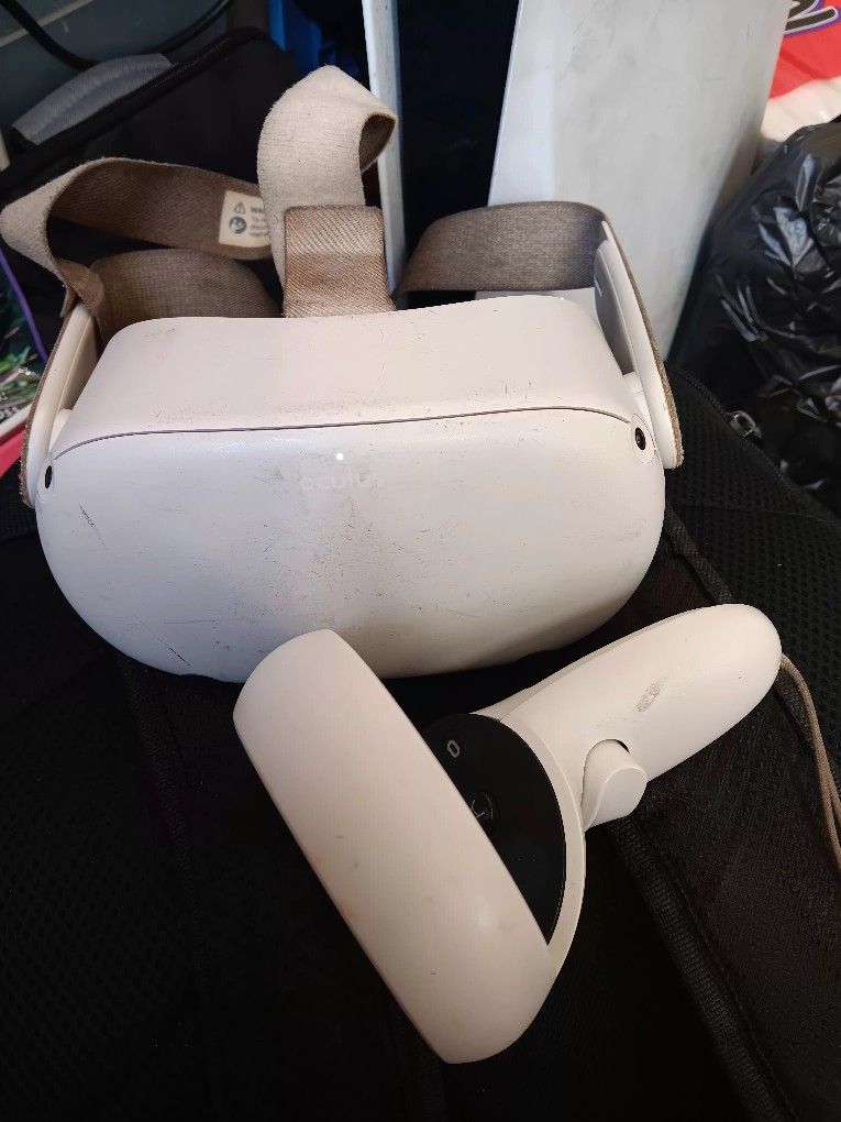 Meta Quest 2 With One Controller