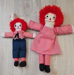 Raggedy Ann and Andy dolls