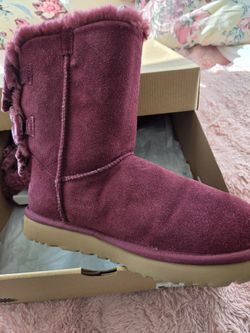 UGG Bailey Bow Short Boot Burgundy Sz 7