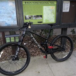 2021 Trek Slash 8 Mountain bike
