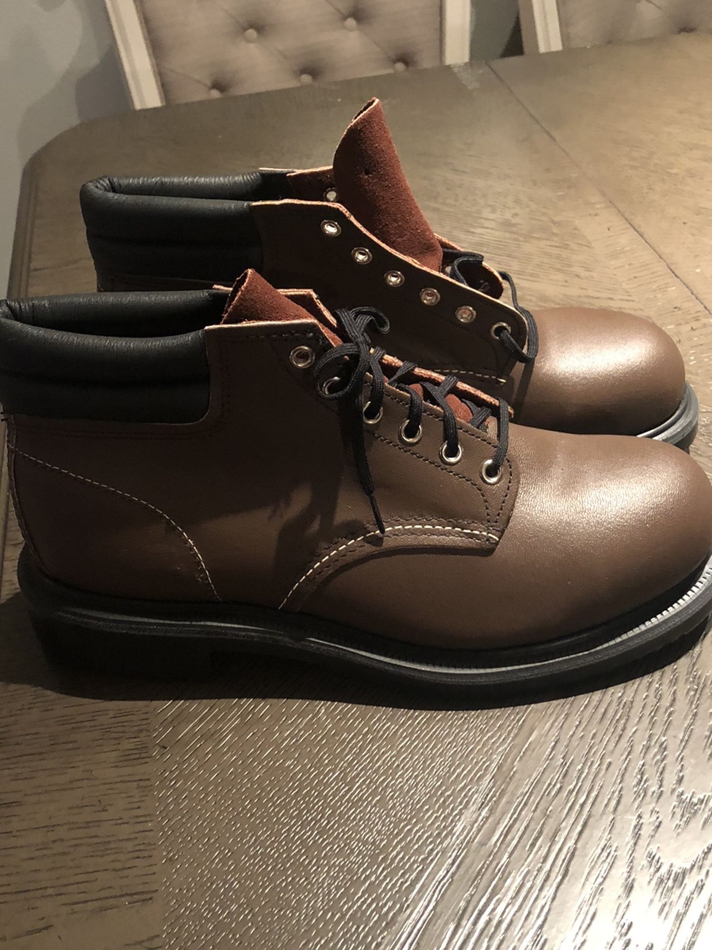 Mid Top Red Wing Steel Toe Boots!! Steel Toe, Oil and Water Resistance , Non Marking Sole, Most Comfortable Boot Ever!! Size 10.5