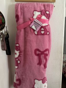 VIRAL HELLO KITTY BLANKETS