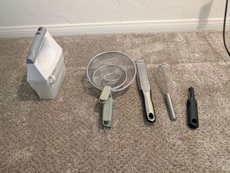 Hand mixer & Kitchen utensils