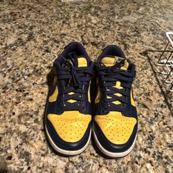 low nike dunks ‘Michigan’