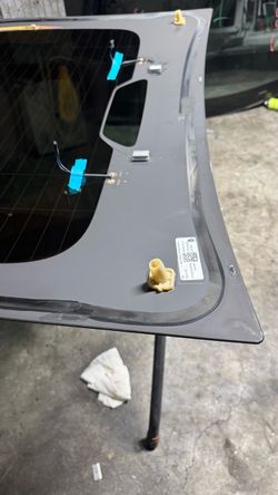 Tesla model Y back glass