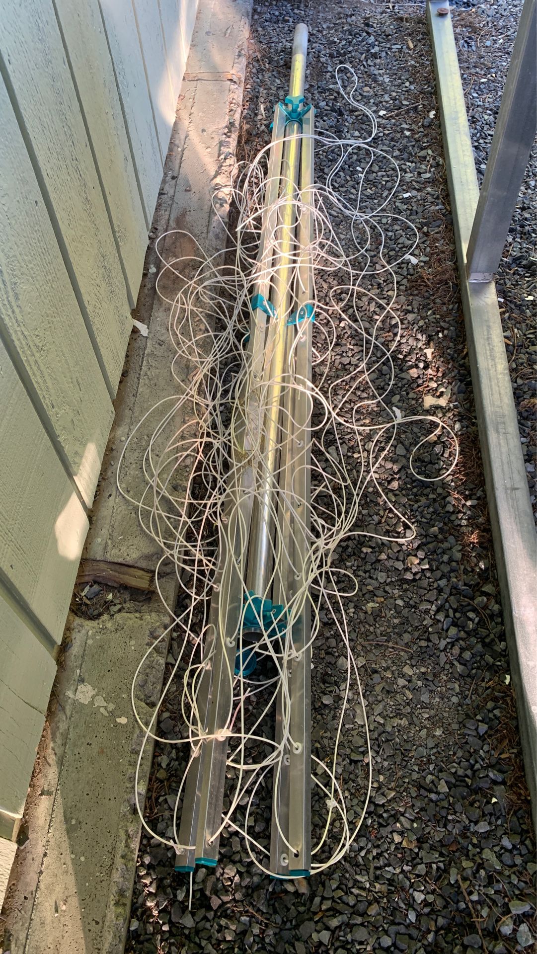Free clothes line used very little perfect condition