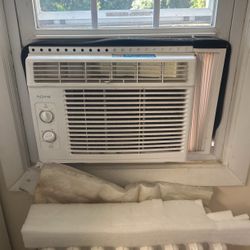 Windoe AC Unit 