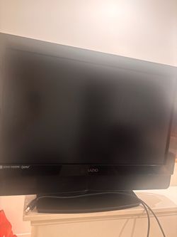 Vizio VW32L HDTV40A 32” 720p LCD HDTV – Works – Local Pickup