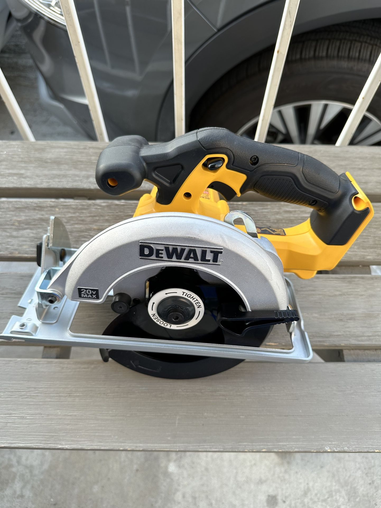 New 20v Dewalt 6 1/2 Circular Saw Tool Only