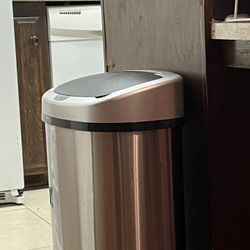 itouchless SensorCan 13 Gallon Kitchen Trash Can Stainless Steel Oval Automatic 