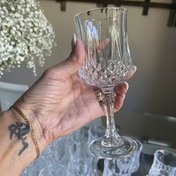 (19) Wine Glasses