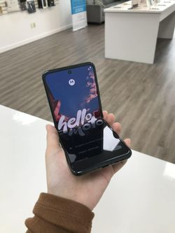 📱 Motorola – razr 6.9″ 2024 • 256GB • Unlocked  🔥 $5 Down • No Credit Needed!